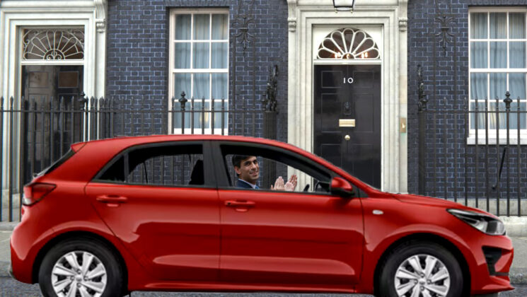 An image purporting to show Rishi Sunak clapping in a red Kia along Downing Street